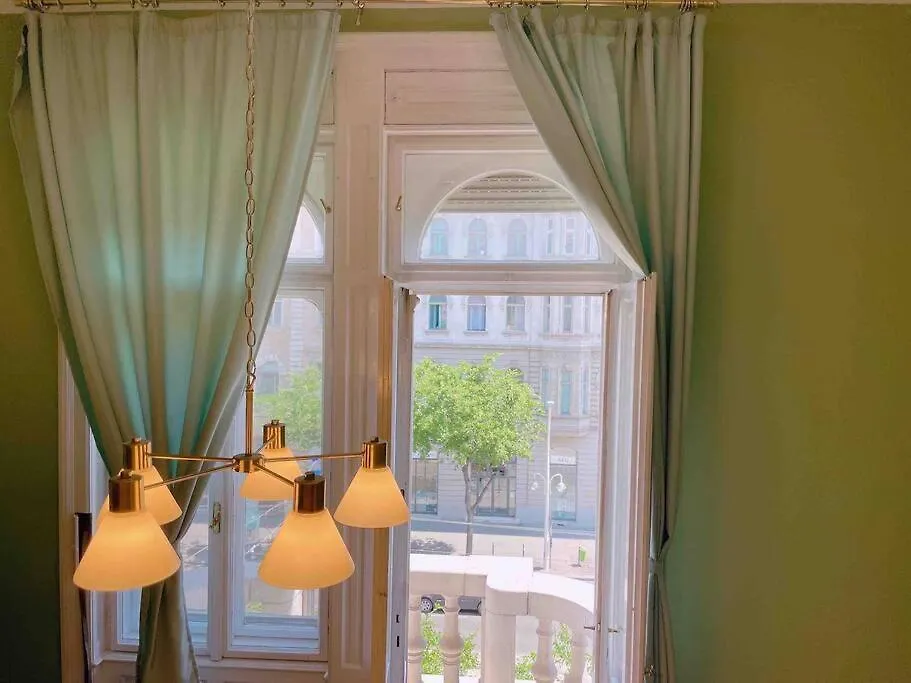 5 Downtown Vintage Apartment With Balcony Budapest 0*,  Ungheria