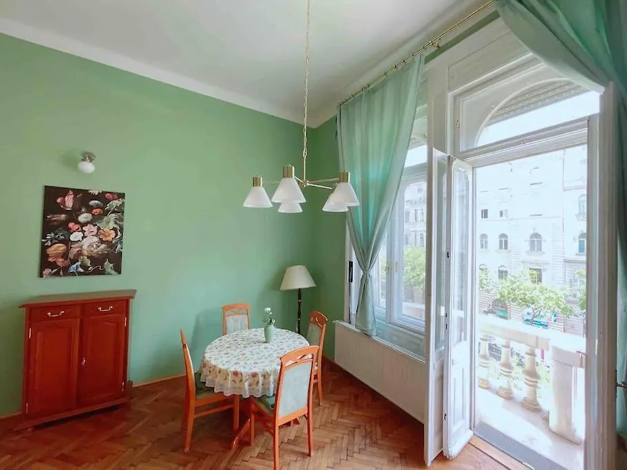 5 Downtown Vintage Apartment With Balcony Budapest