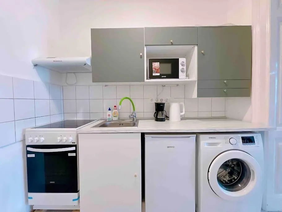 5 Downtown Vintage Apartment With Balcony Budapest