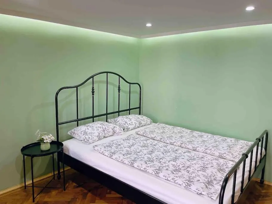 5 Downtown Vintage Apartment With Balcony Budapest