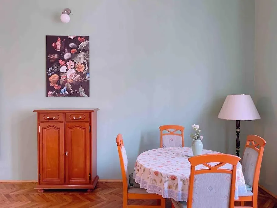 5 Downtown Vintage Apartment With Balcony Budapest