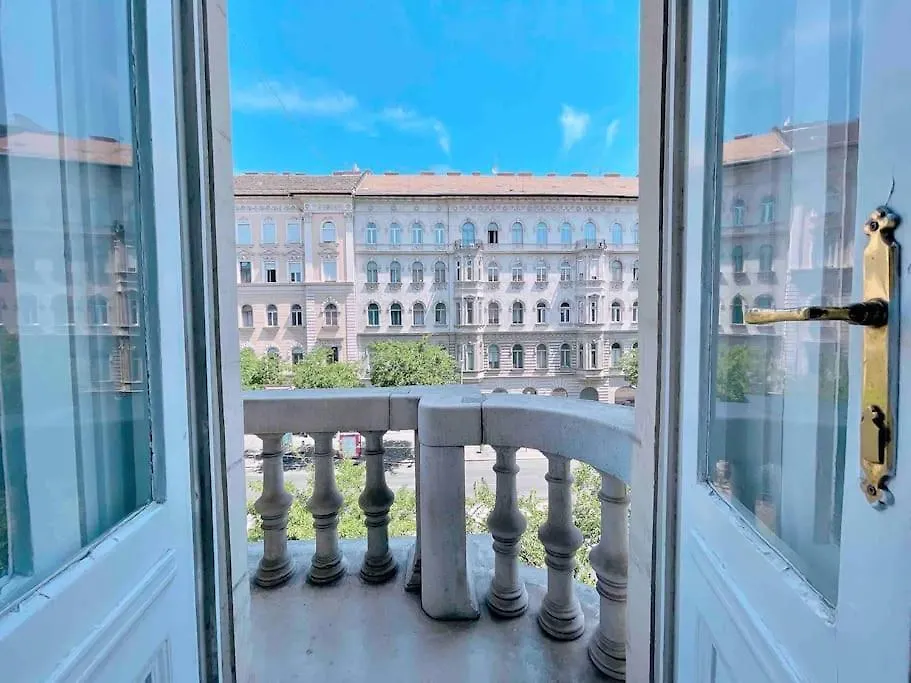 5 Downtown Vintage Apartment With Balcony Budapest 0*,  Ungheria