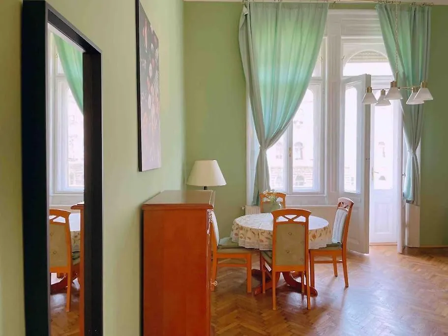 5 Downtown Vintage Apartment With Balcony Budapest Ungheria