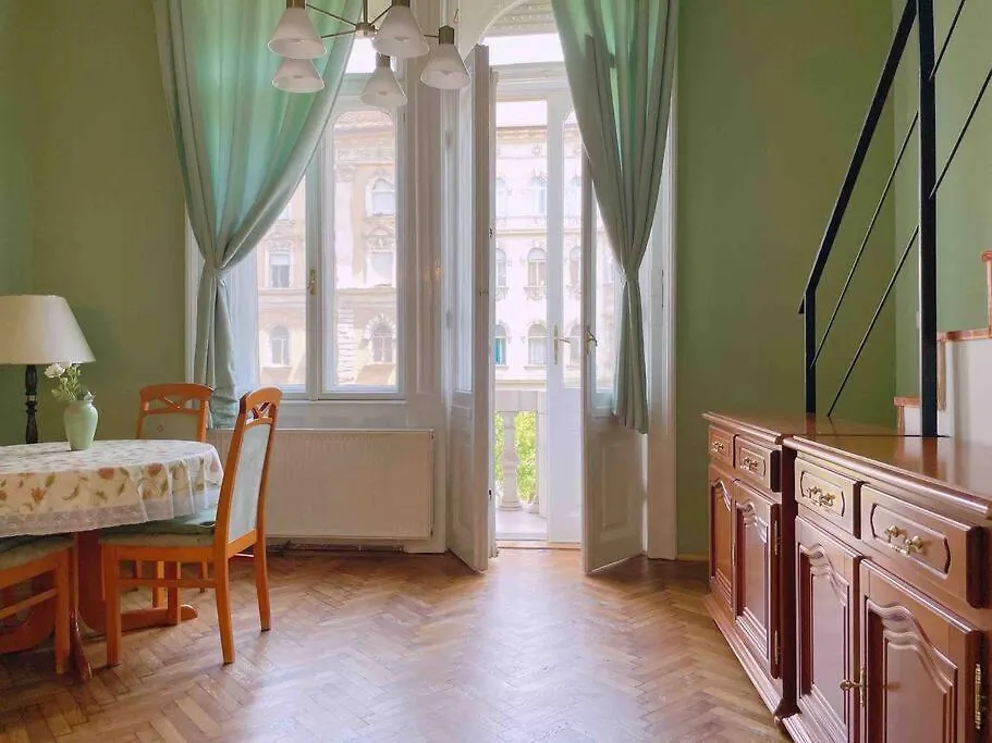 5 Downtown Vintage Apartment With Balcony Budapest